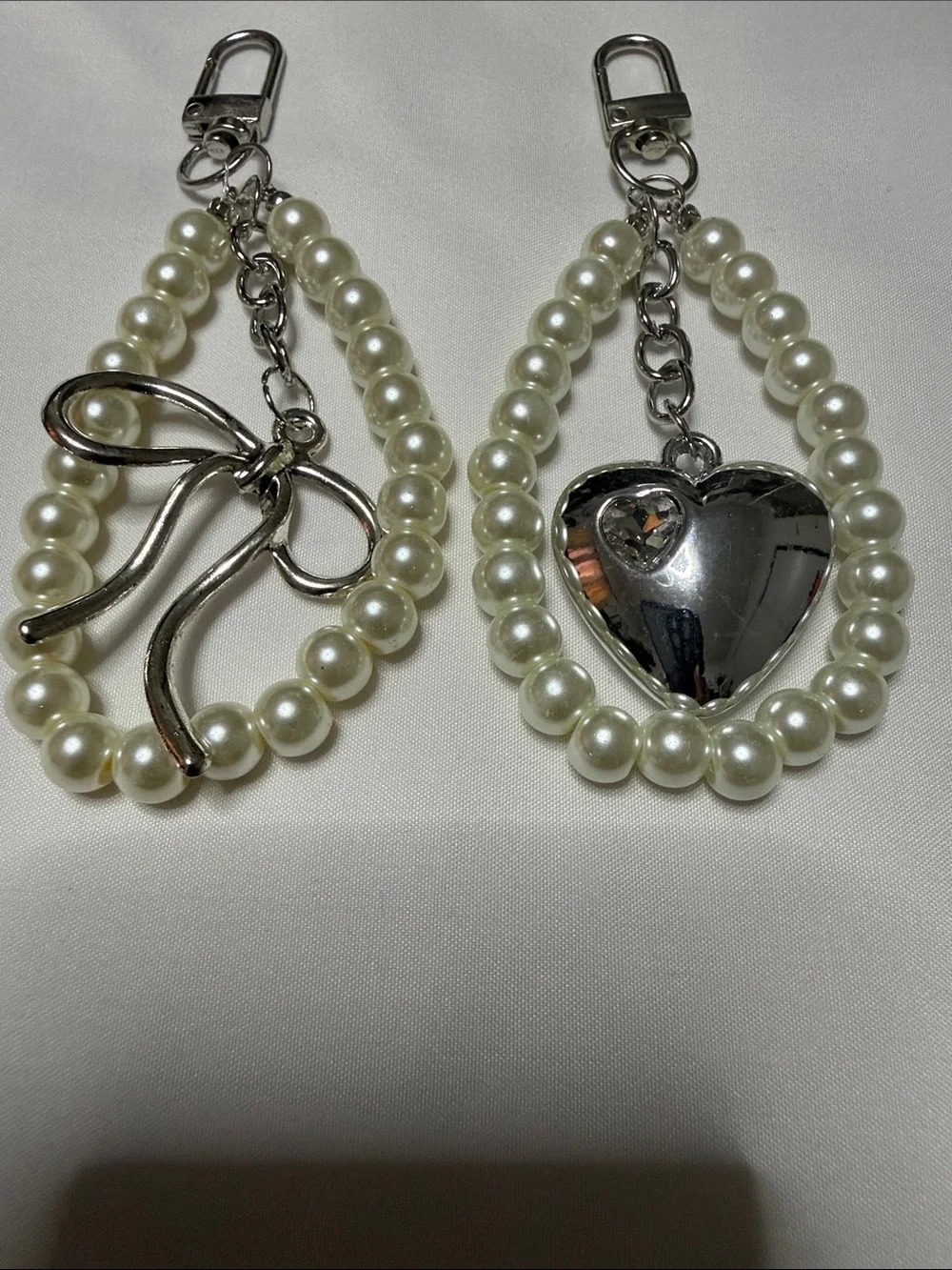 Pearl Bead Key & Card Holder with Silver Heart and Bow - White